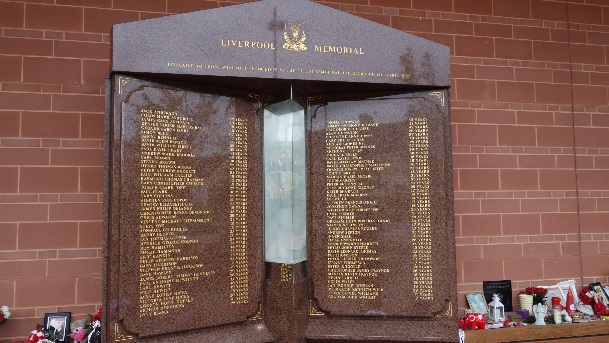 pamätník na počesť obetí v Hillsborough 1989